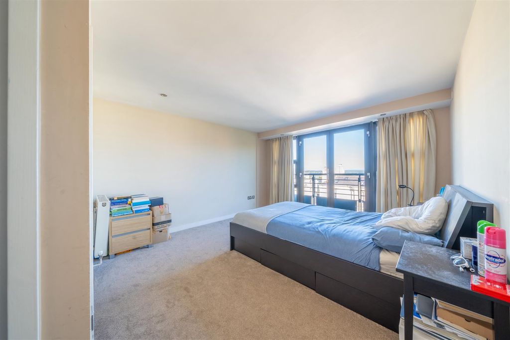 Additional image 6 of 2 bed flat for saleWestern Terrace, The Park NG7