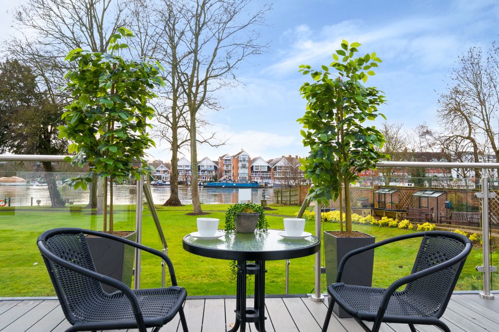 2 bed flat to rentLansborough, Thamesfield Village, Henley-On-Thames RG9
