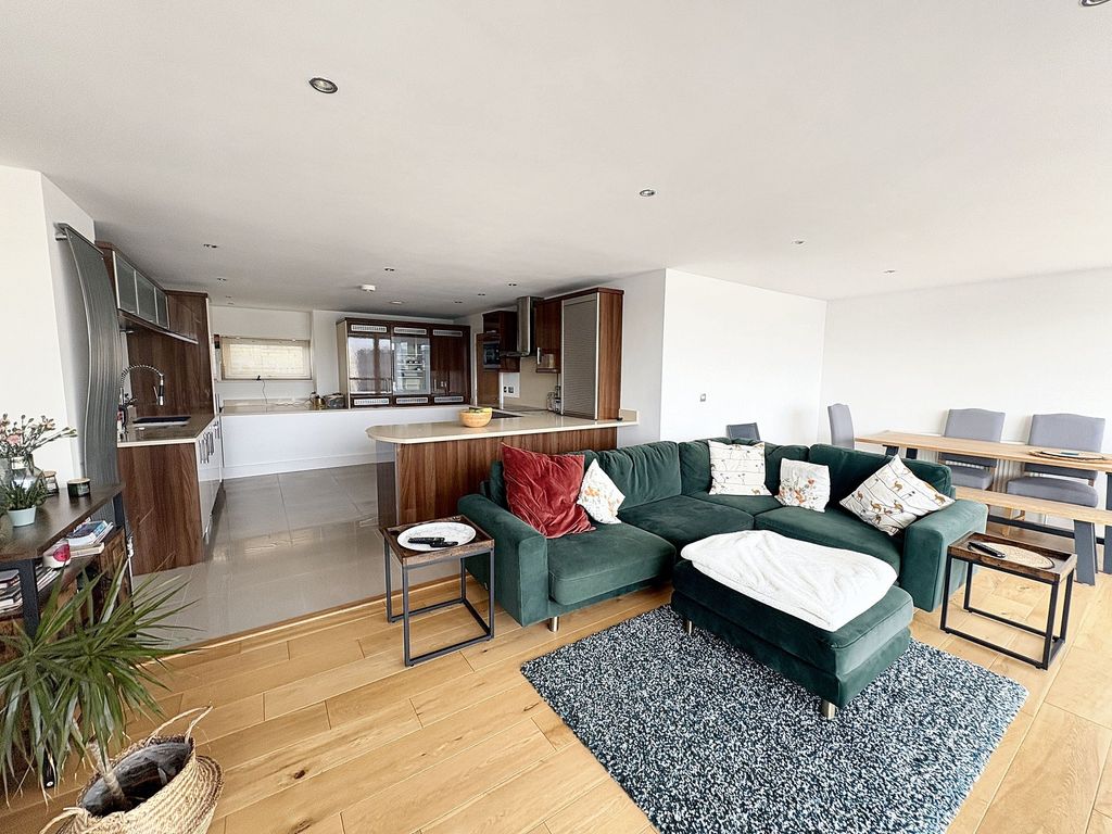 Additional image 8 of 2 bed flat for saleRichmond Walk, Plymouth PL1