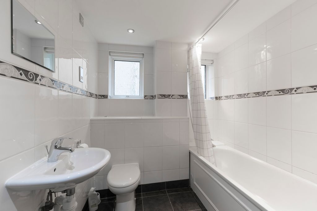 Additional image 7 of 1 bed flat to rentSt. Lukes Road, St Lukes, Cheltenham GL53