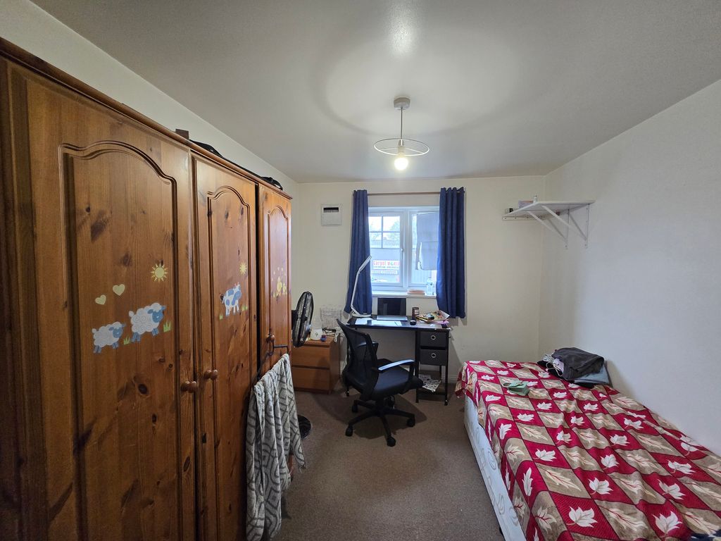 Additional image 4 of 2 bed flat for salePerkin Close, Hounslow TW3
