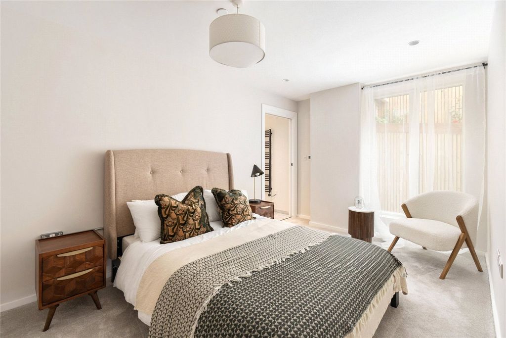 Additional image 6 of 3 bed semi-detached house to rentPreston Park Avenue, Brighton BN1