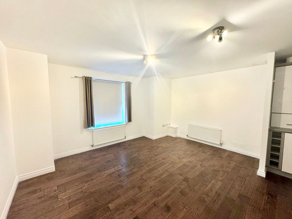 2 bed flat to rentBarrington Close, Durham DH1 photo 3