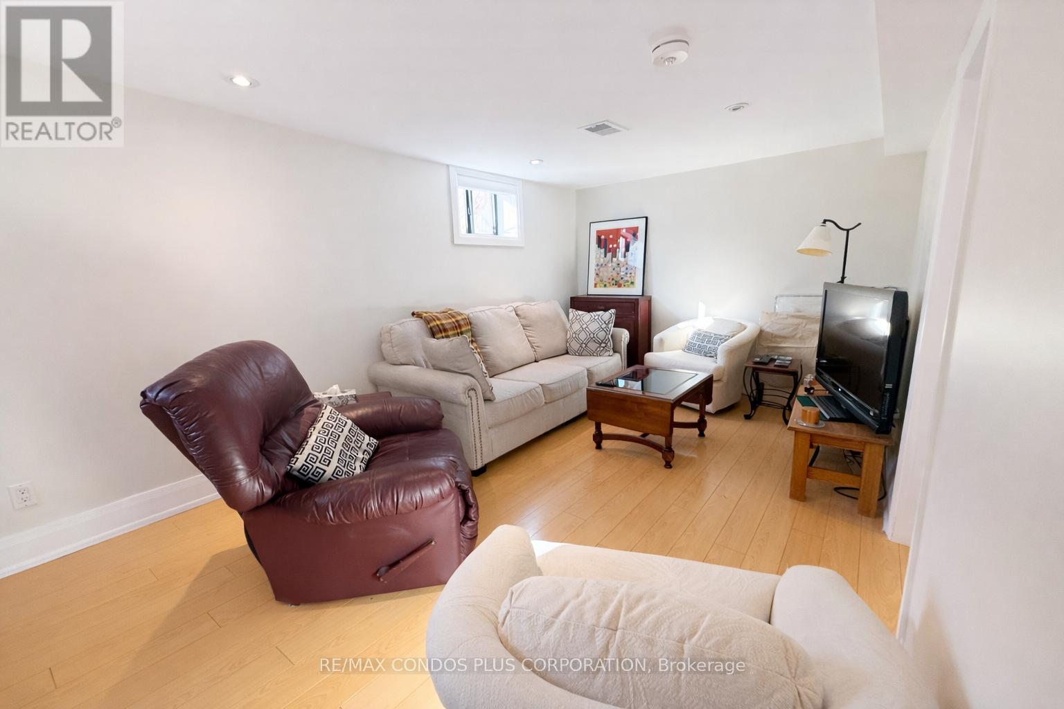 Additional image 3 of 32 Harrow Drive, Toronto, ON, M6M2X3