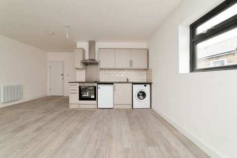 High Street, London E17, Studio to rent