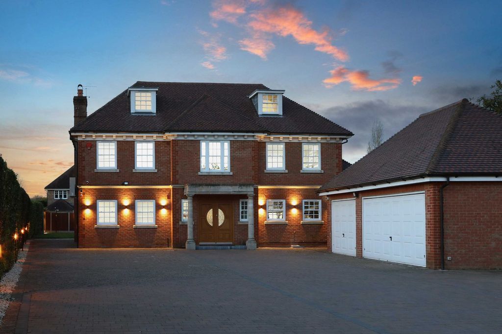 6 bed country house for saleTemplewood Lane, Farnham Common, Buckinghamshire SL2