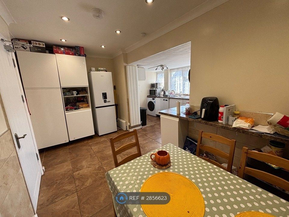 Additional image 4 of 5 bed semi-detached house to rentNeville Drive, Thatcham RG19