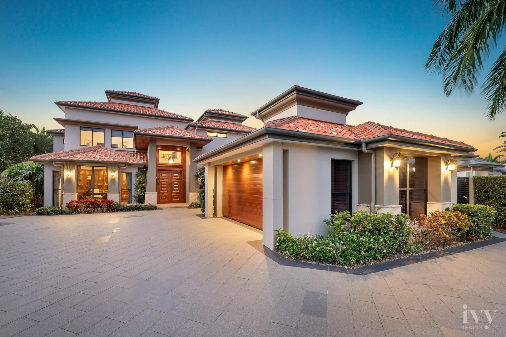 2204 Taromeo Court, Hope Island QLD 4212