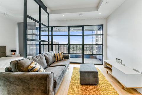 Bridgewater House, London City Island, London E14, Studio to rent