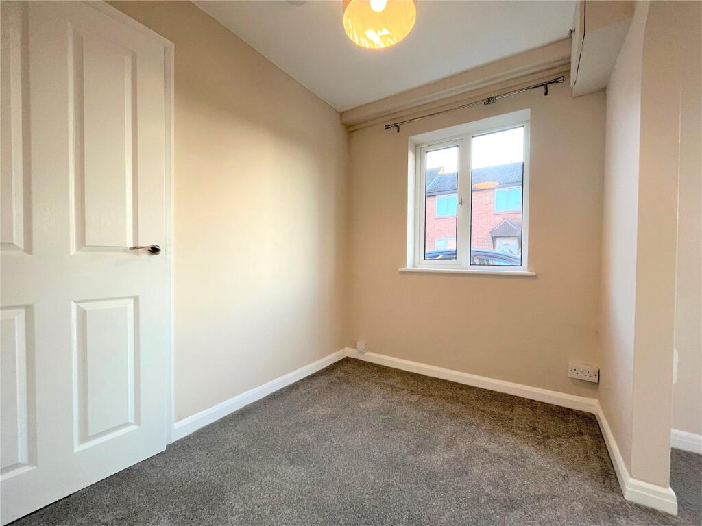 Summerdown Court, White Horse Way photo 4