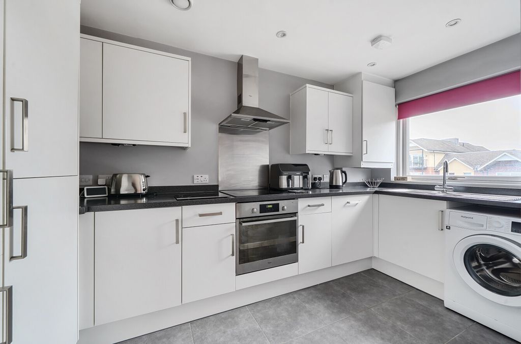 Additional image 2 of 2 bed flat for saleLondon Road, Binfield, Bracknell, Berkshire RG42