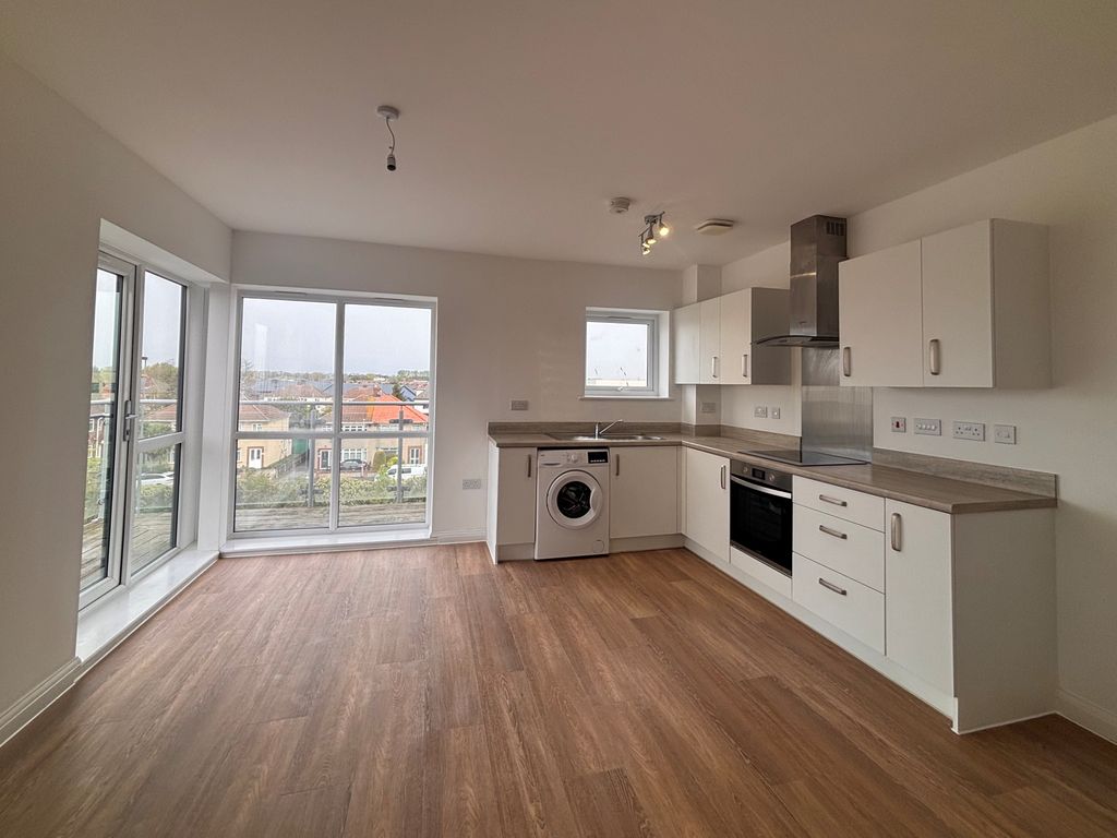 2 bed flat to rentChessel Drive, Patchway, Bristol BS34 photo 4