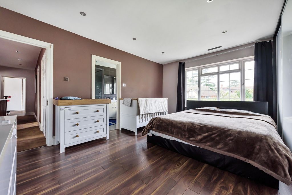 Additional image 5 of 5 bed detached house to rentDrynham Park, Weybridge KT13