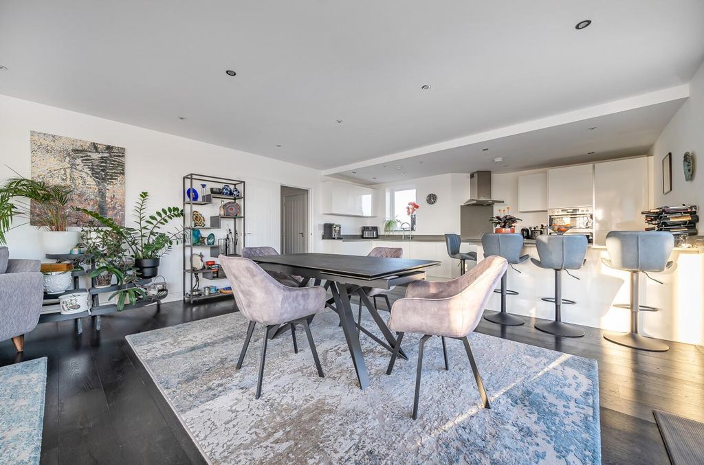 Additional image 18 of 2 bed flat for saleHenry Darlot Drive, London NW7