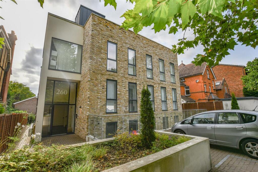 London Road, Avalon House, AL1