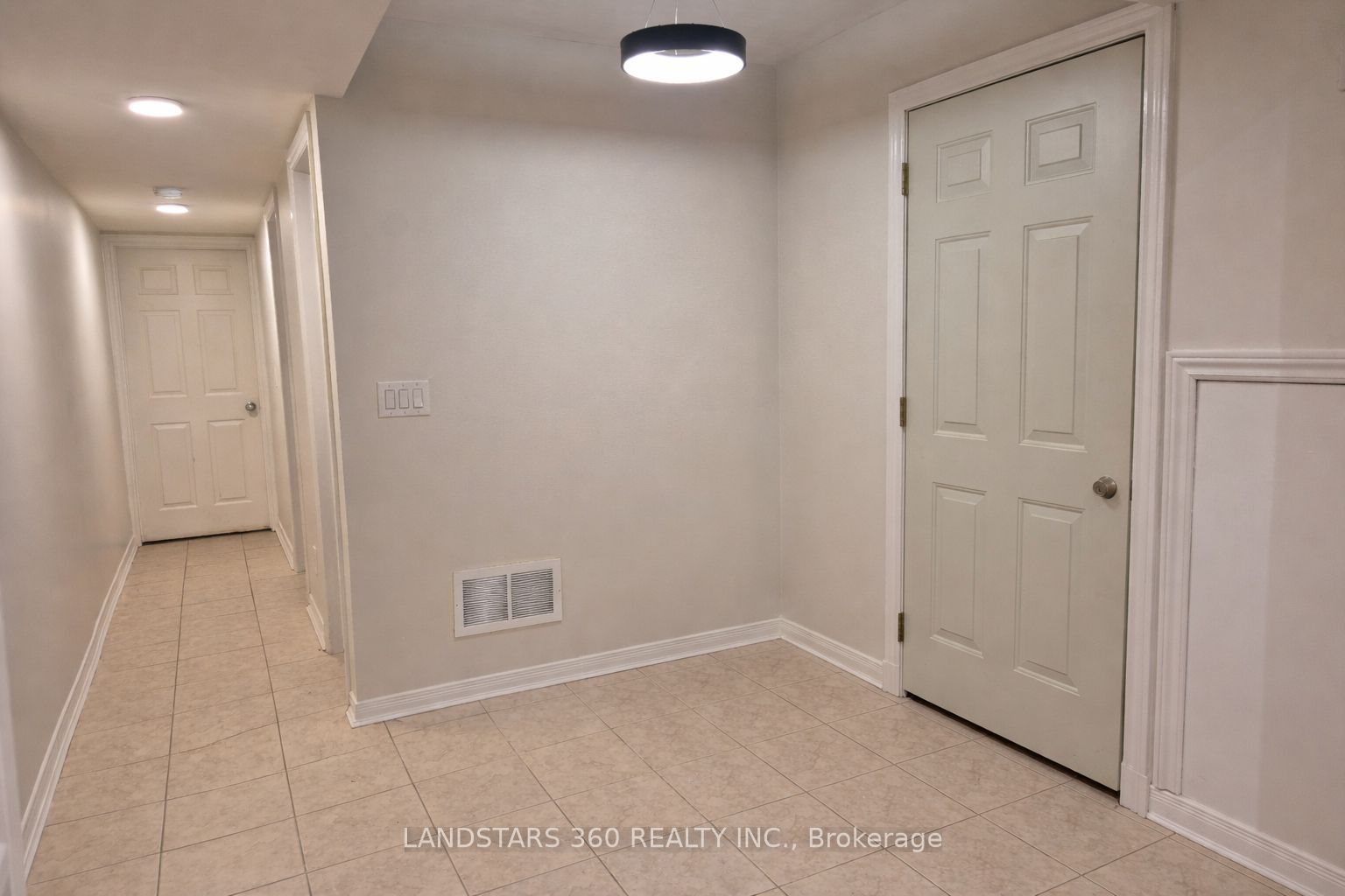 Lower-49 Boon Avenue, Toronto, ON, M6E 3Z2 photo 3