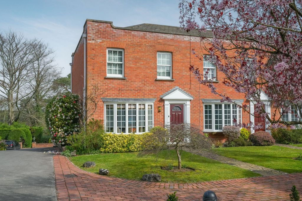 2 bed end terrace house for saleCheniston Court, Sunningdale SL5