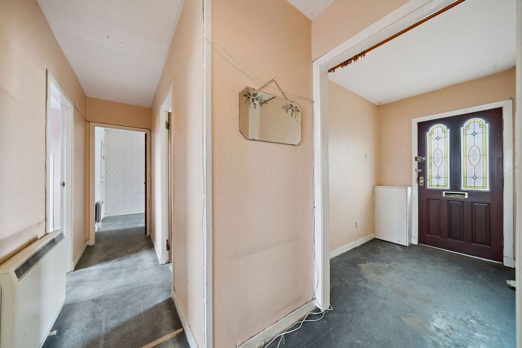 3 bed flat for saleAthole Drive, Stanley PH1 photo 2
