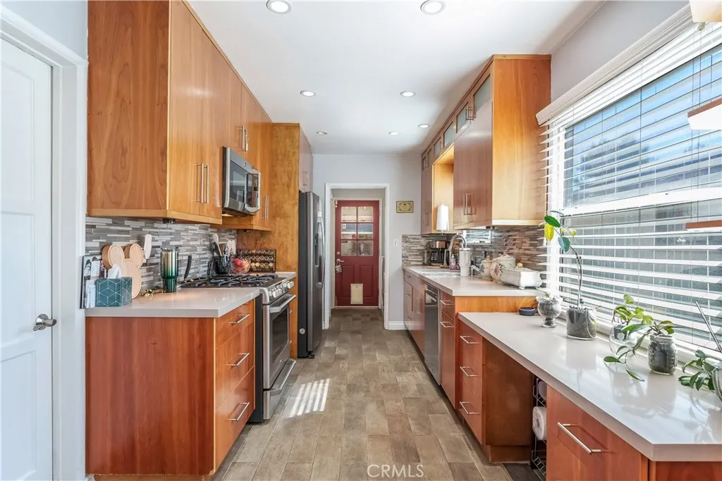 Additional image 18 of 17504 Hamlin St, Van Nuys, CA 91406