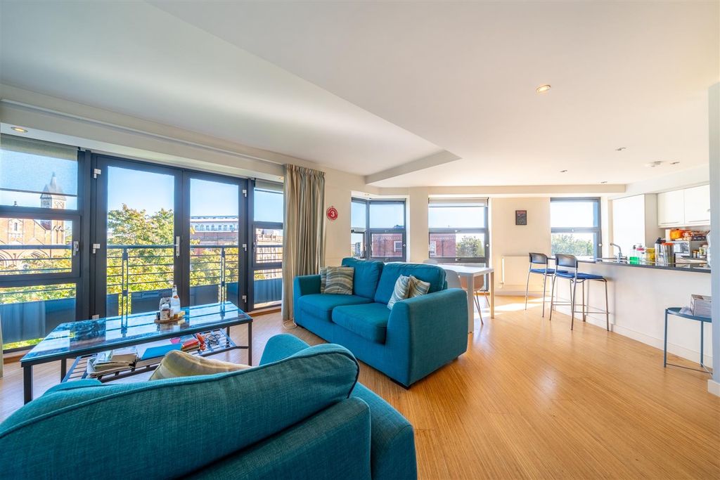 Additional image 2 of 2 bed flat for saleWestern Terrace, The Park NG7