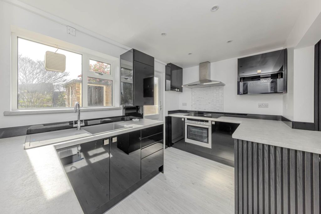 Additional image 3 of 2 bed flat to rentSeabridge Lane, Newcastle Under Lyme ST5