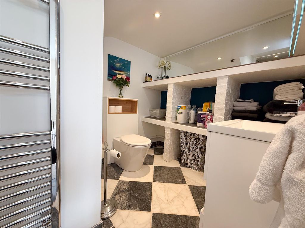 Additional image 6 of 2 bed flat to rentBath Road, Cheltenham GL53