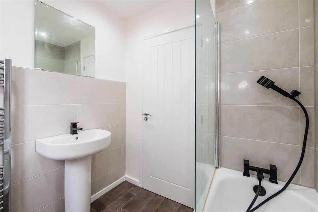 Additional image 12 of 3 bed semi-detached house to rentHerringbone Road, Worsley M28