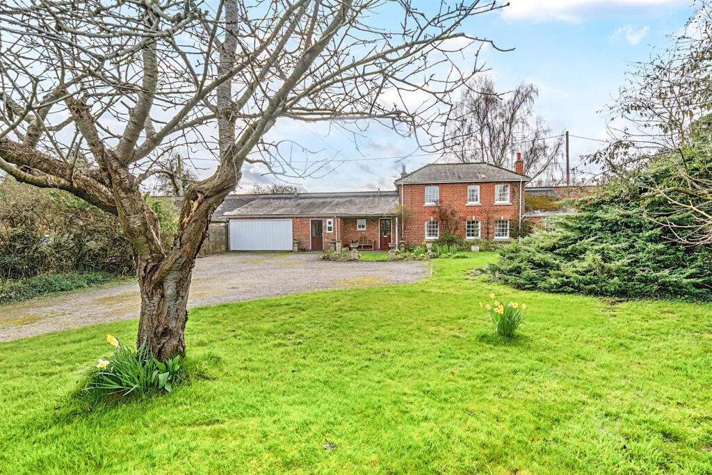 Rood Ashton, BA14
