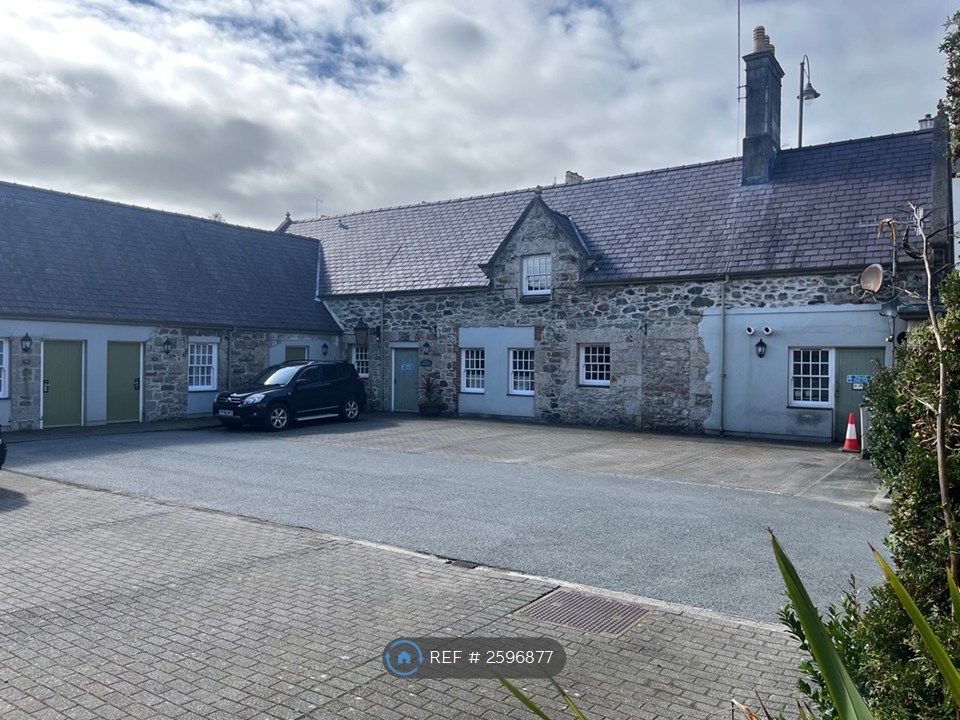 Room to rentBulkeley Square, Llangefni LL77 photo 2