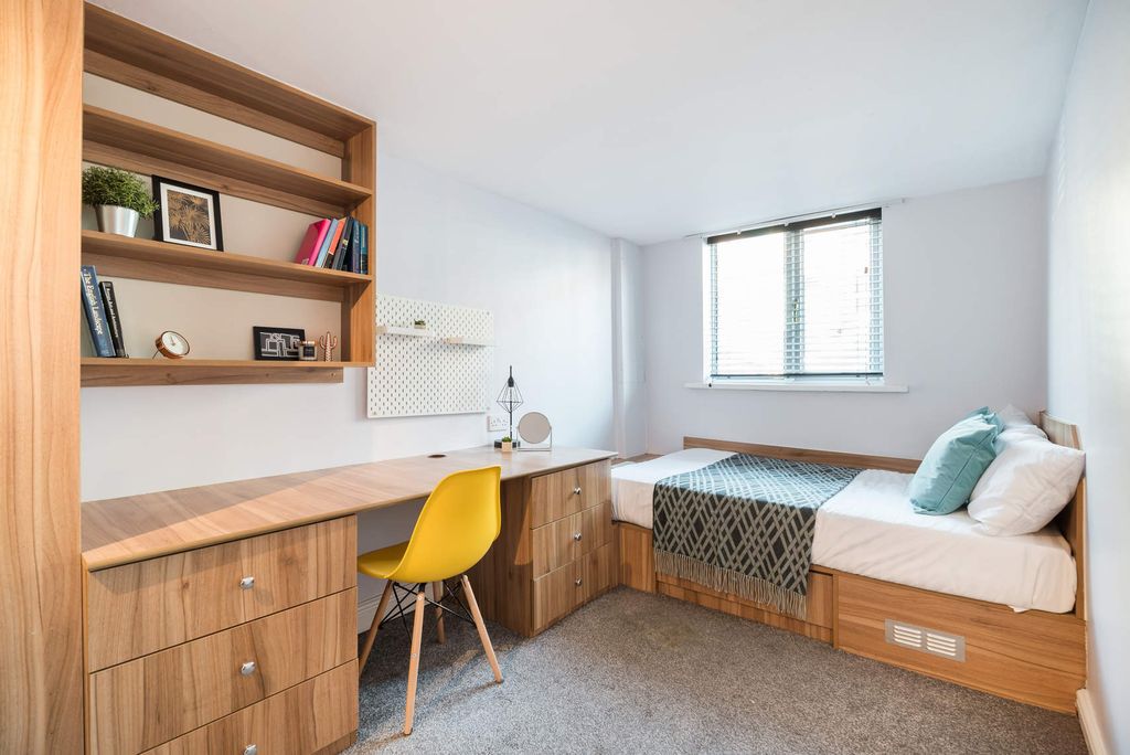 4 bed shared accommodation to rentHyde Park Road, Leeds LS6 photo 4