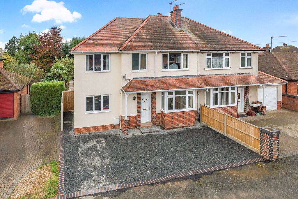 4 bed semi-detached house to rentThe Drive, Cornmeadow Lane, Worcester, Worcestershire WR3