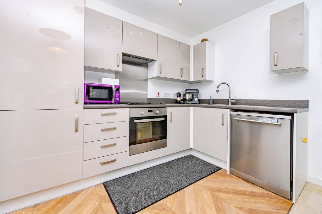 Additional image 5 of 2 bed flat for saleFrogmore Road, Hemel Hempstead HP3