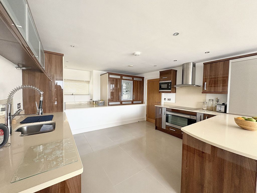 Additional image 6 of 2 bed flat for saleRichmond Walk, Plymouth PL1