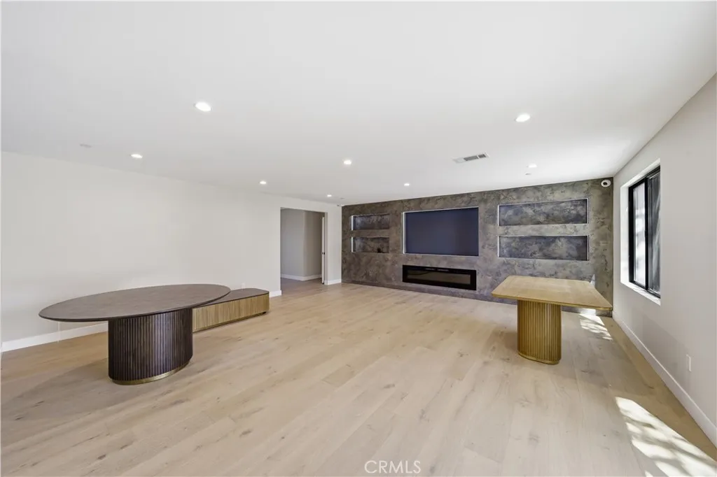 Additional image 102 of 8542 De Celis Pl, North Hills, CA 91343
