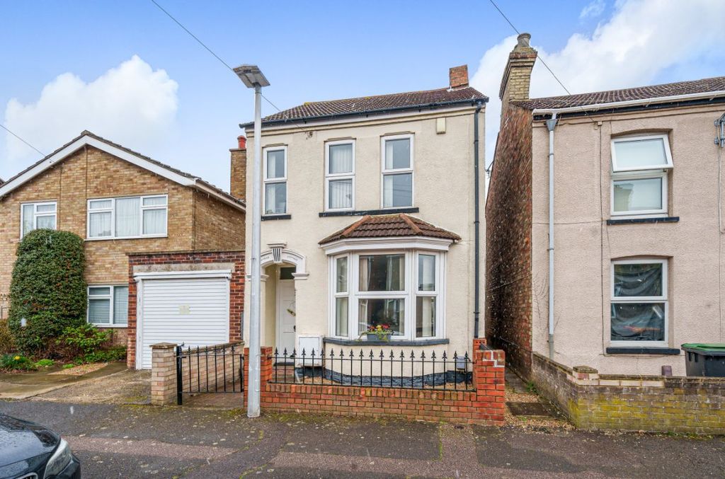 3 bed link detached house to rentThornton Street, Kempston, Bedford MK42