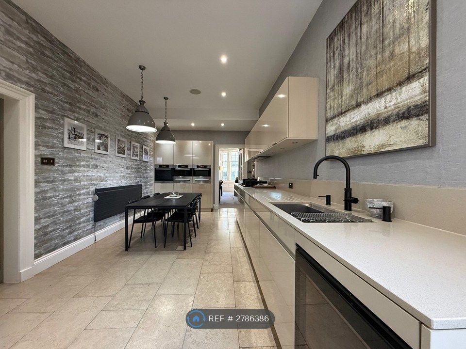 3 bed flat to rentGrosvenor Street, Edinburgh EH12