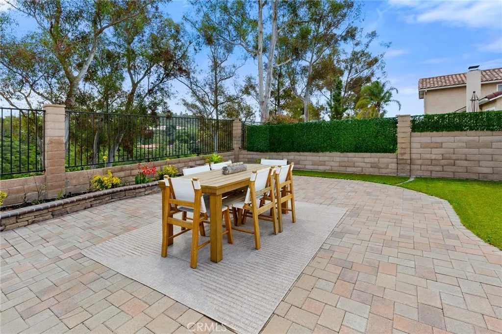 21952 Esplendor, Mission Viejo, CA 92691