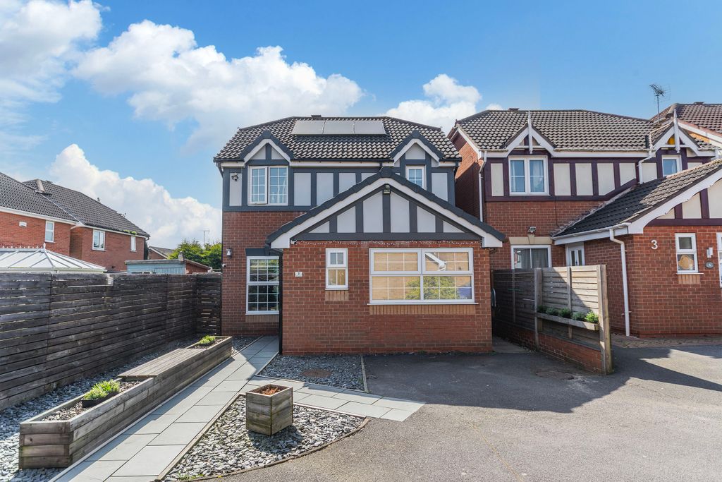 4 bed detached house for saleCranbrook Court, Mansfield Woodhouse, Mansfield, Nottinghamshire NG19