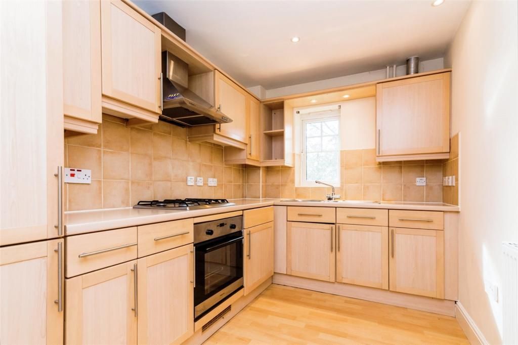 2 bed flat to rentHarrington Walk, Lichfield WS13 photo 4