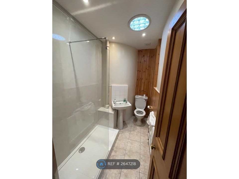 5 bed flat to rentWarrender Park Terrace, Edinburgh EH9 photo 3