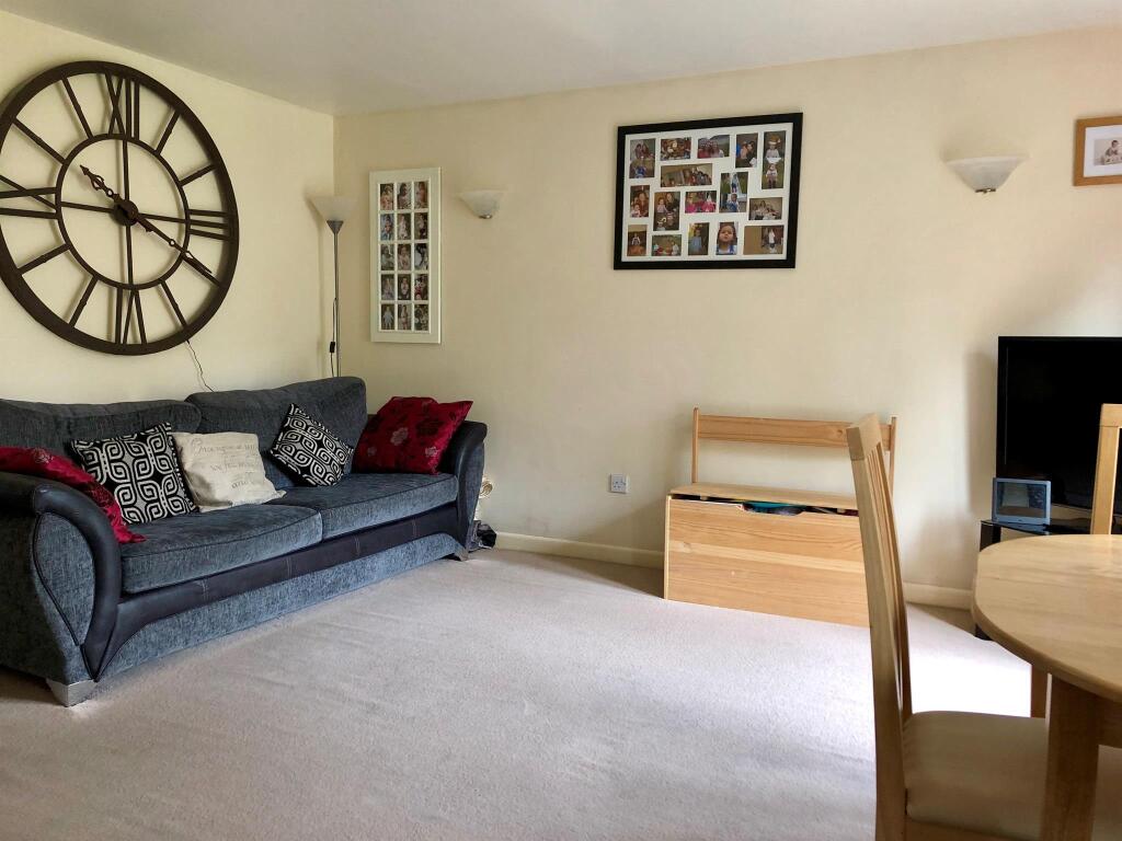 Newington Close, FROME photo 4