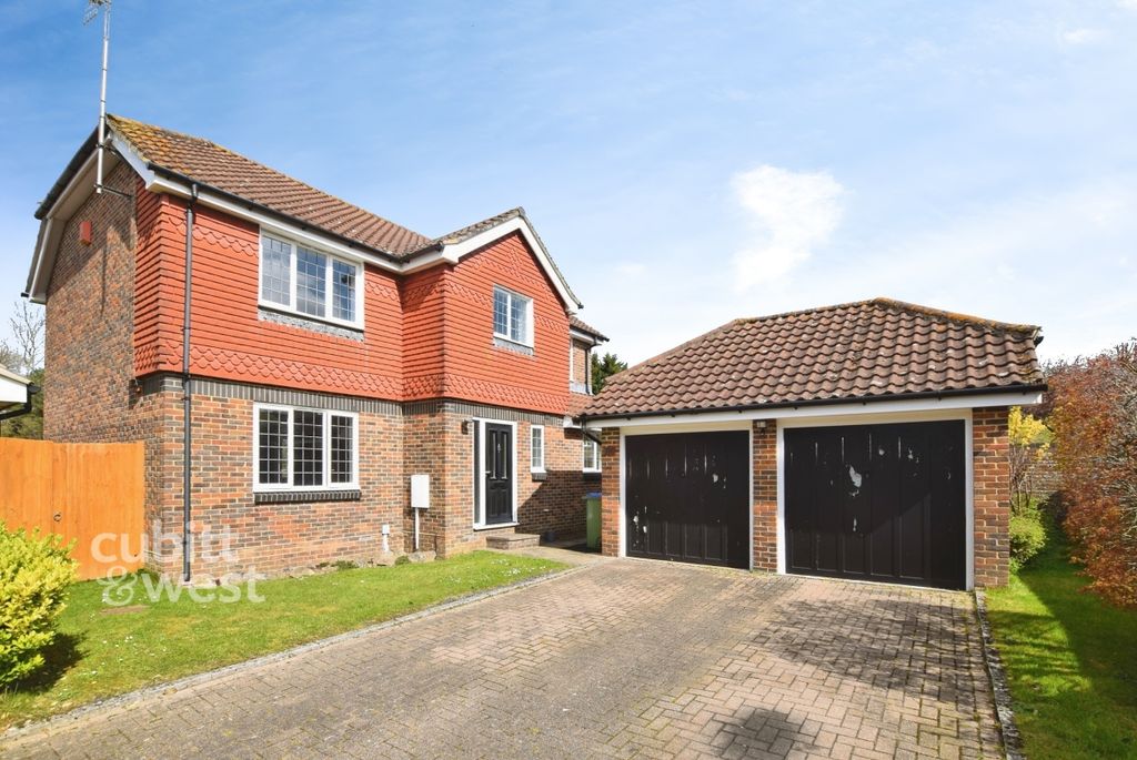 4 bed detached house to rentShottermill, Horsham RH12