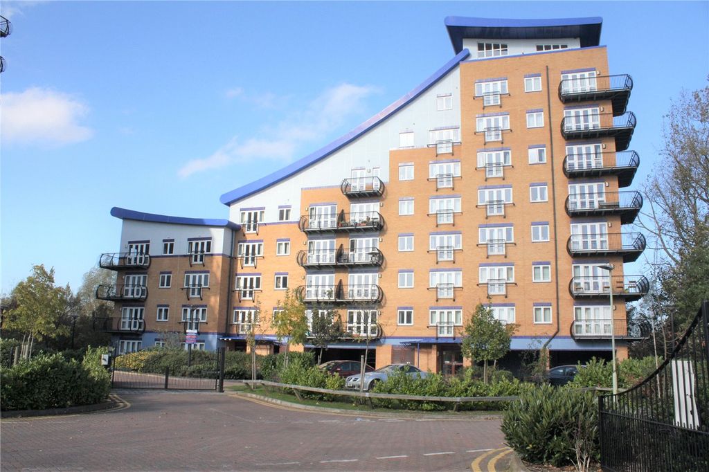 2 bed flat to rentLuscinia View, Napier Road, Reading, Berkshire RG1