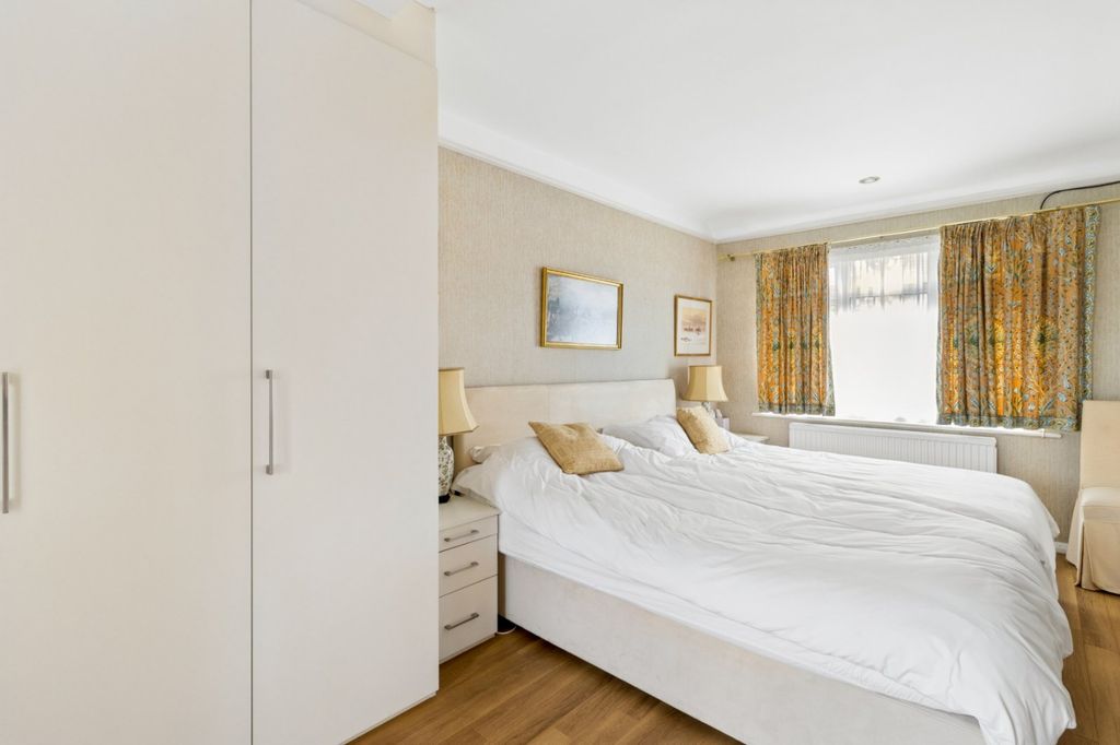 Additional image 6 of 4 bed detached house for saleRobins Orchard, Chalfont St. Peter, Buckinghamshire SL9