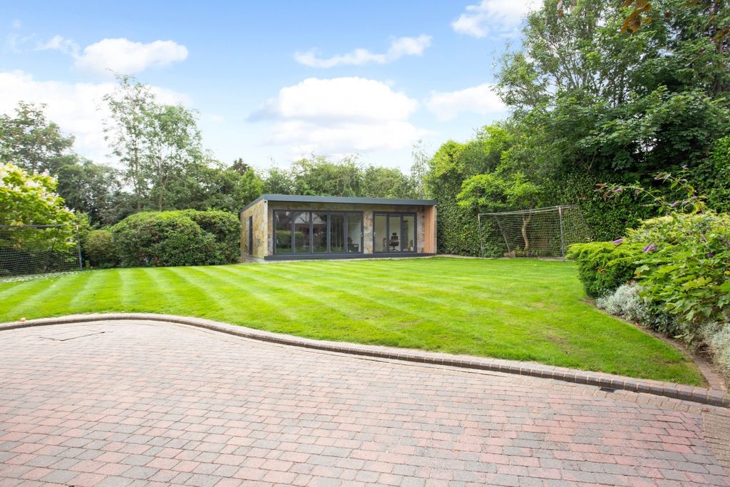 Additional image 16 of 5 bed detached house to rentHanyards Lane, Cuffley, Potters Bar EN6