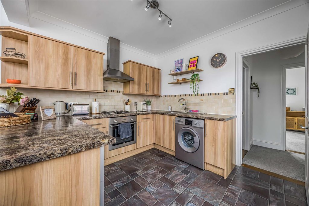 Additional image 4 of 1 bed flat for saleNorth Street, Emsworth PO10