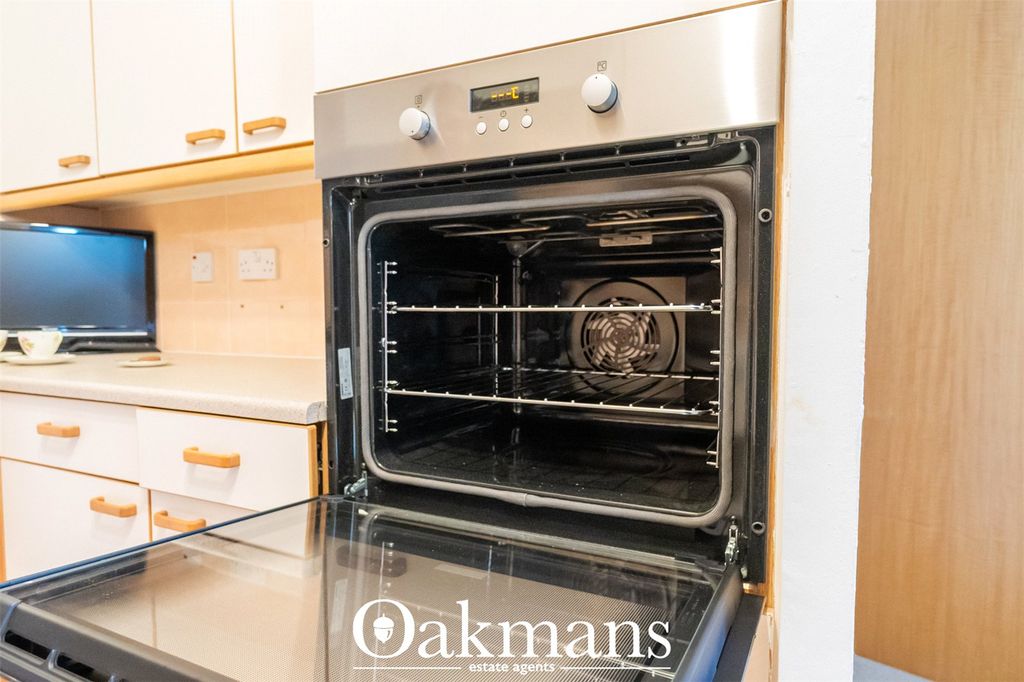 Additional image 6 of 2 bed flat for saleKingfisher Court, Woodfield Road, Droitwich, Worcestershire WR9