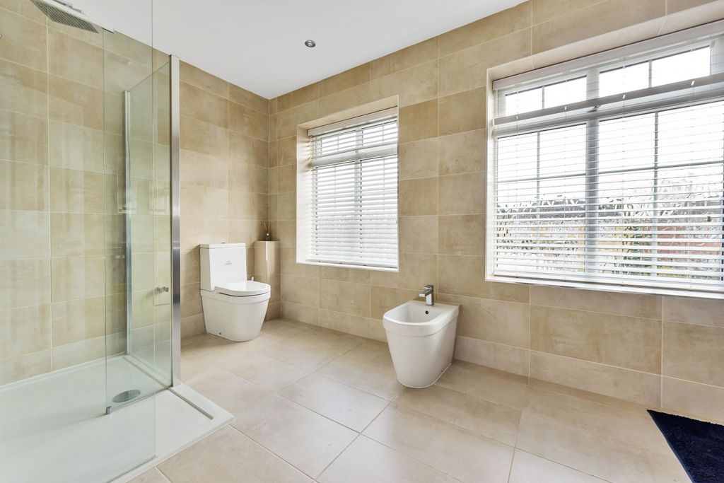 Additional image 7 of 5 bed detached house to rentDrynham Park, Weybridge KT13