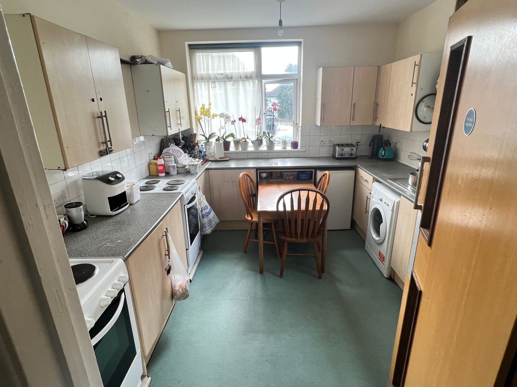 Additional image 2 of Room to rentAlbert Street, Slough SL1