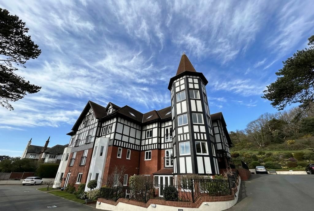 2 bed flat for saleBryn Y Bia Road, Craigside LL30